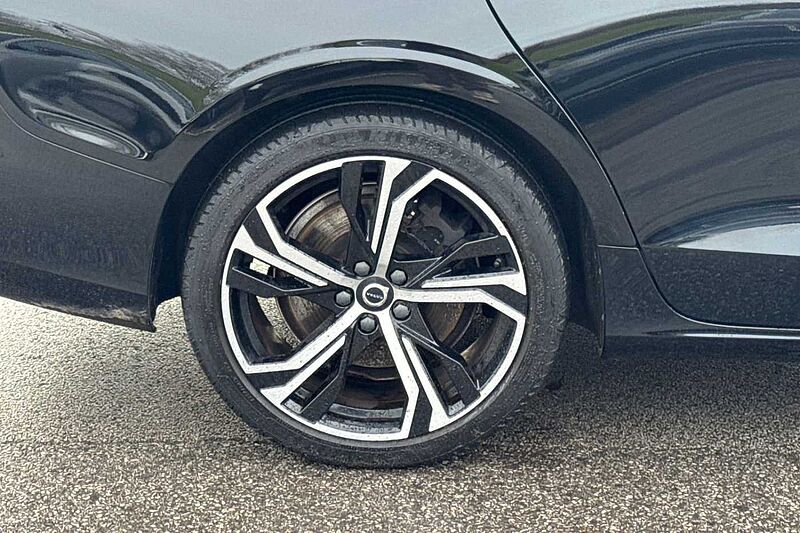 Volvo S60 Plus, B5 mild hybrid, Petrol, Dark