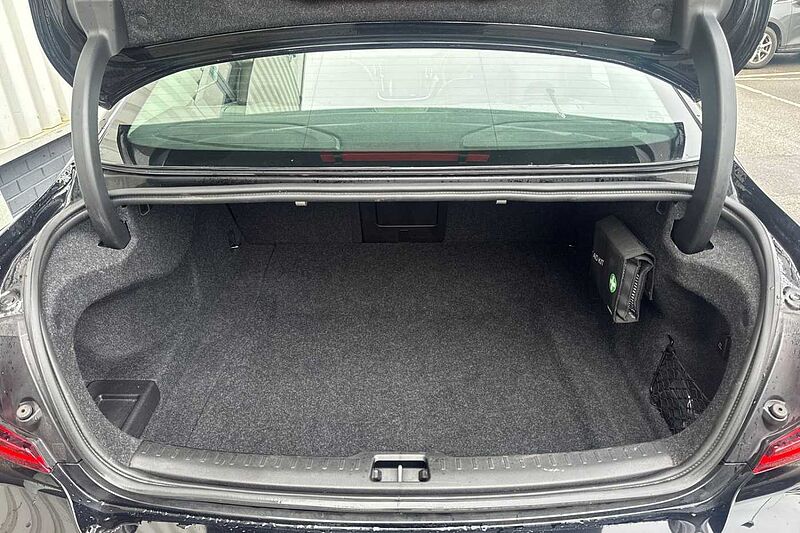 Volvo S60 Plus, B5 mild hybrid, Petrol, Dark