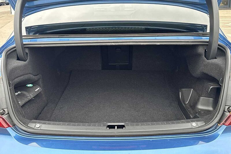 Volvo S90 T8 AWD Twin Engine R-Design Plus Automatic