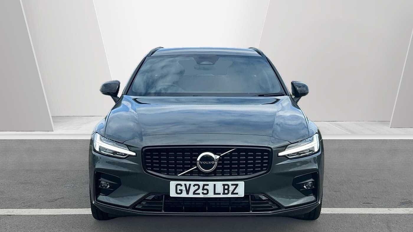 Volvo V60 Plus, B4 Mild hybrid, Petrol, Dark (Stunning 2026 Colour, Low Mileage! )