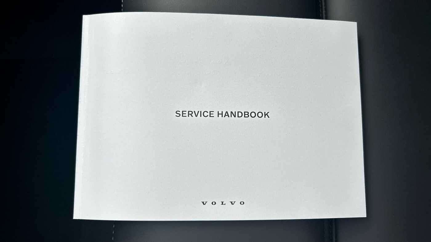 Volvo V60 Plus, B4 Mild hybrid, Petrol, Dark (Stunning 2026 Colour, Low Mileage! )