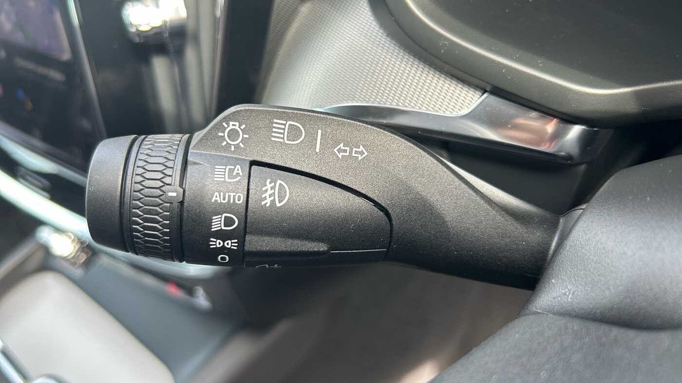 Volvo V60 Plus, B4 Mild hybrid, Petrol, Dark (Stunning 2026 Colour, Low Mileage! )