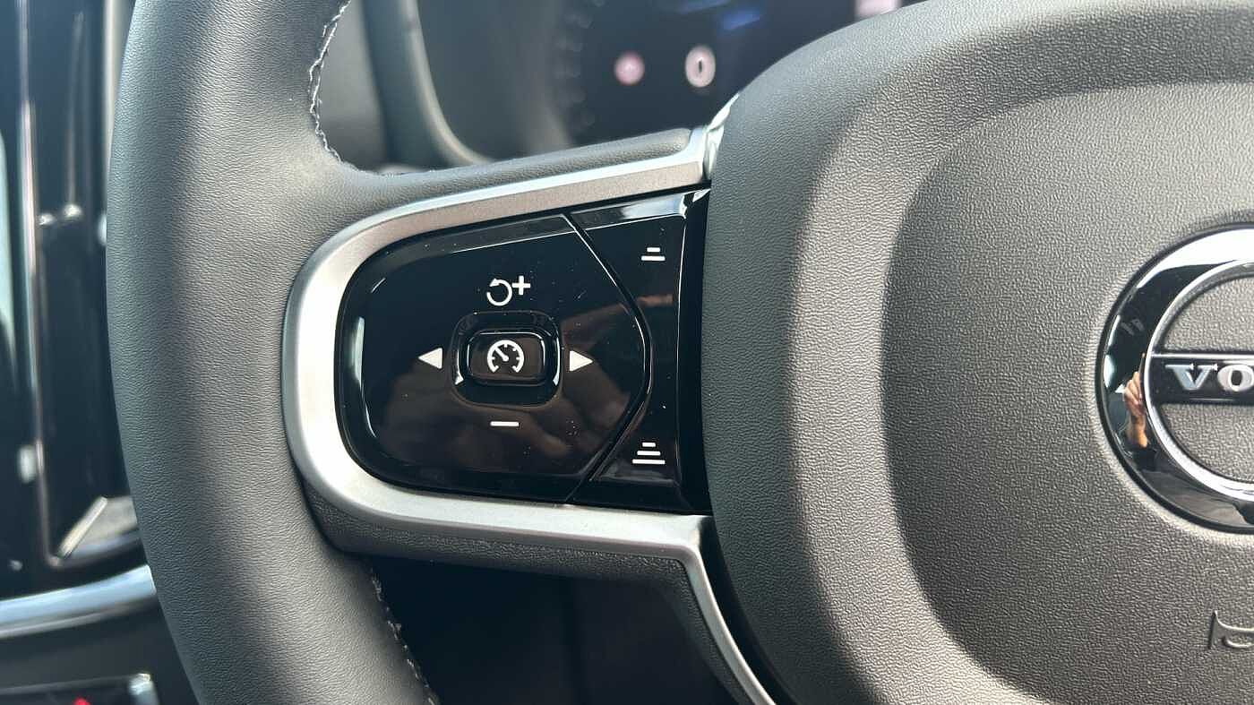 Volvo V60 Plus, B4 Mild hybrid, Petrol, Dark (Stunning 2026 Colour, Low Mileage! )