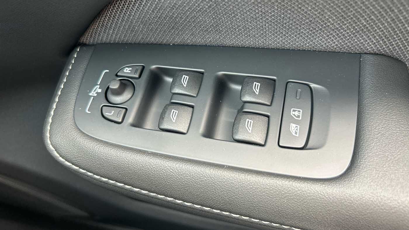 Volvo V60 Plus, B4 Mild hybrid, Petrol, Dark (Stunning 2026 Colour, Low Mileage! )