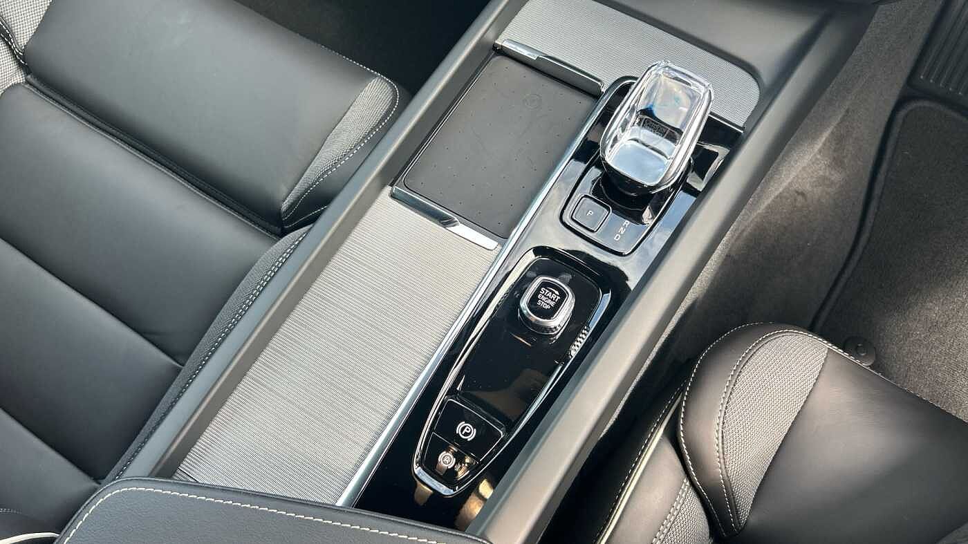 Volvo V60 Plus, B4 Mild hybrid, Petrol, Dark (Stunning 2026 Colour, Low Mileage! )