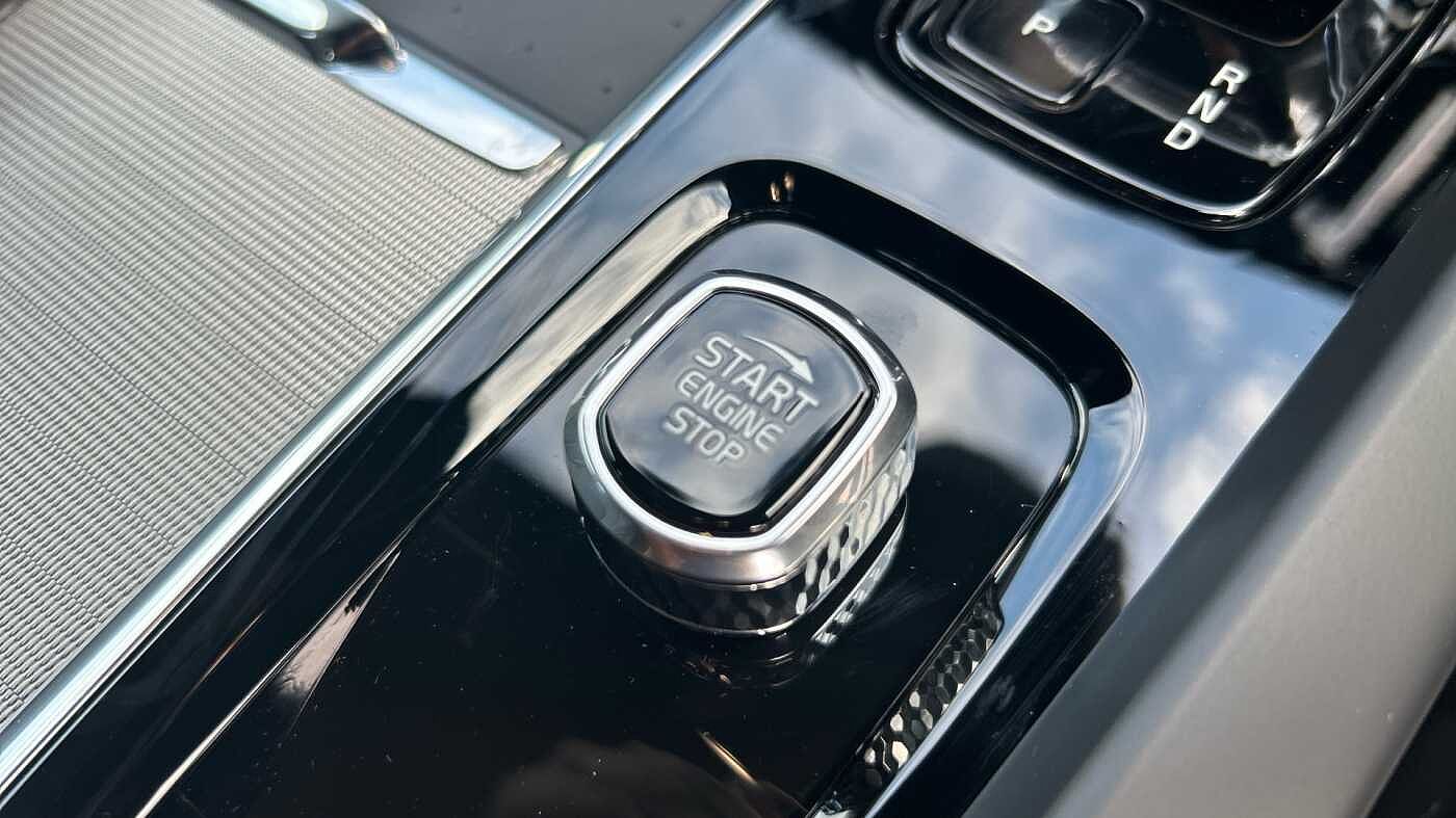 Volvo V60 Plus, B4 Mild hybrid, Petrol, Dark (Stunning 2026 Colour, Low Mileage! )