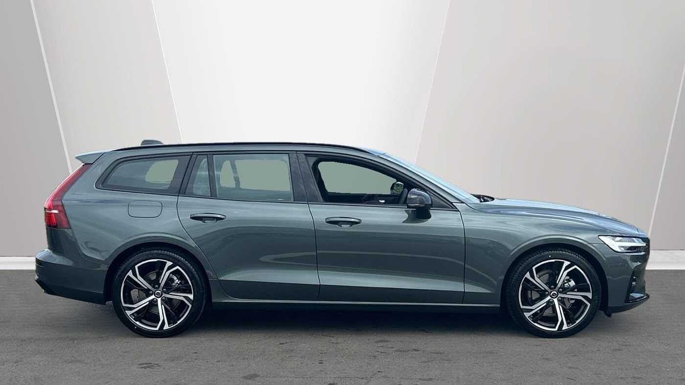 Volvo V60 Plus, B4 Mild hybrid, Petrol, Dark (Stunning 2026 Colour, Low Mileage! )