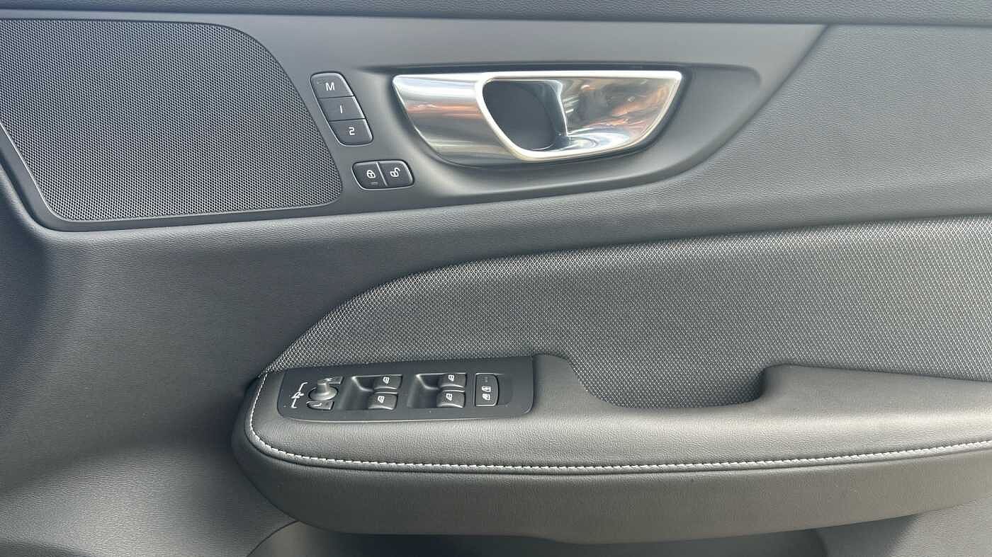 Volvo V60 Plus, B4 Mild hybrid, Petrol, Dark (Stunning 2026 Colour, Low Mileage! )