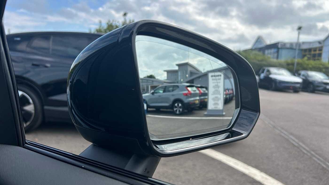 Volvo V60 Plus, B4 Mild hybrid, Petrol, Dark (Stunning 2026 Colour, Low Mileage! )