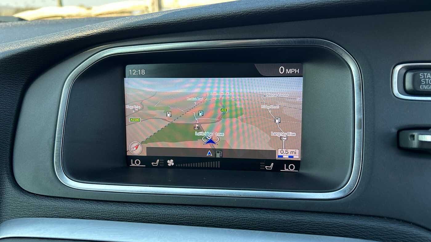 Volvo V40 D2 Momentum Manual (Winter Pack, Front Park Assist, 1 Owner)