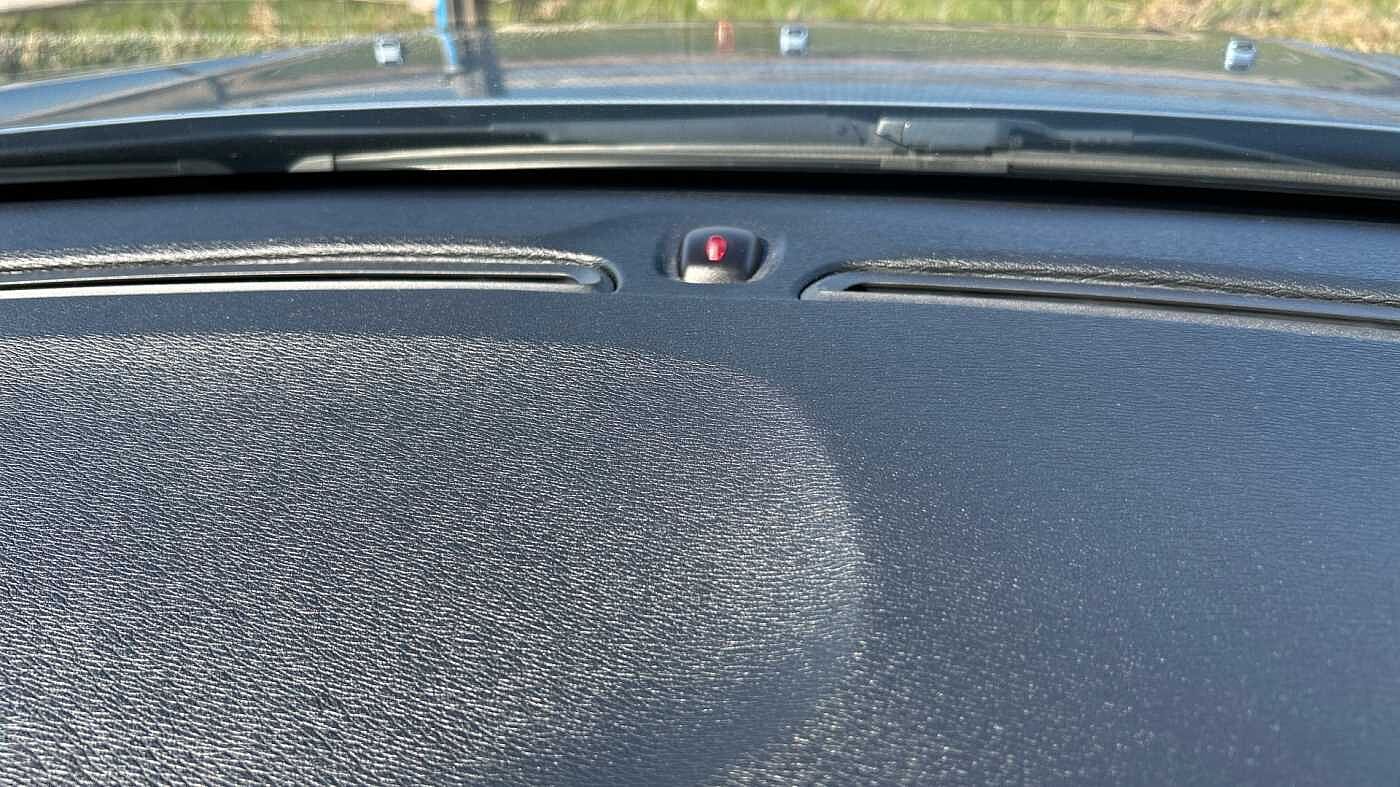 Volvo V40 D2 Momentum Manual (Winter Pack, Front Park Assist, 1 Owner)