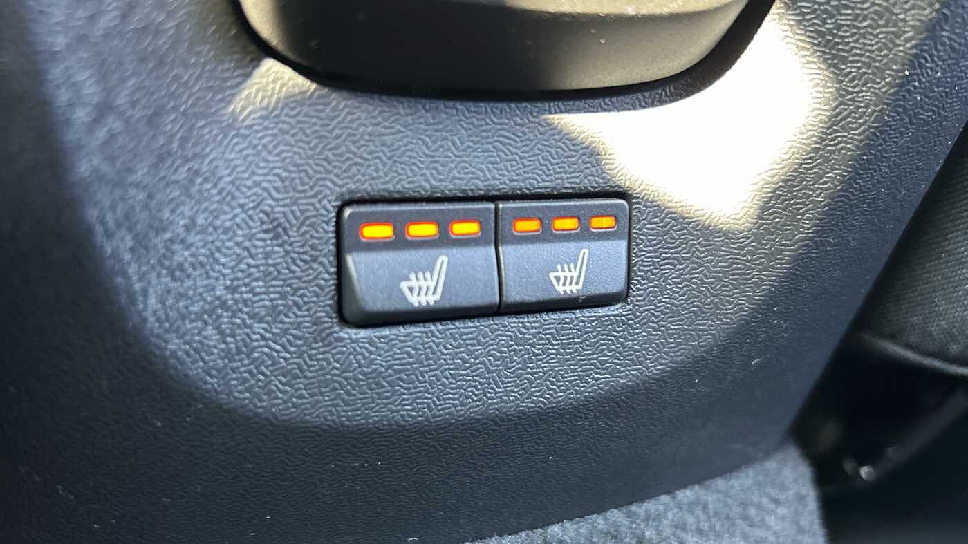 Volvo V40 D2 Momentum Manual (Winter Pack, Front Park Assist, 1 Owner)