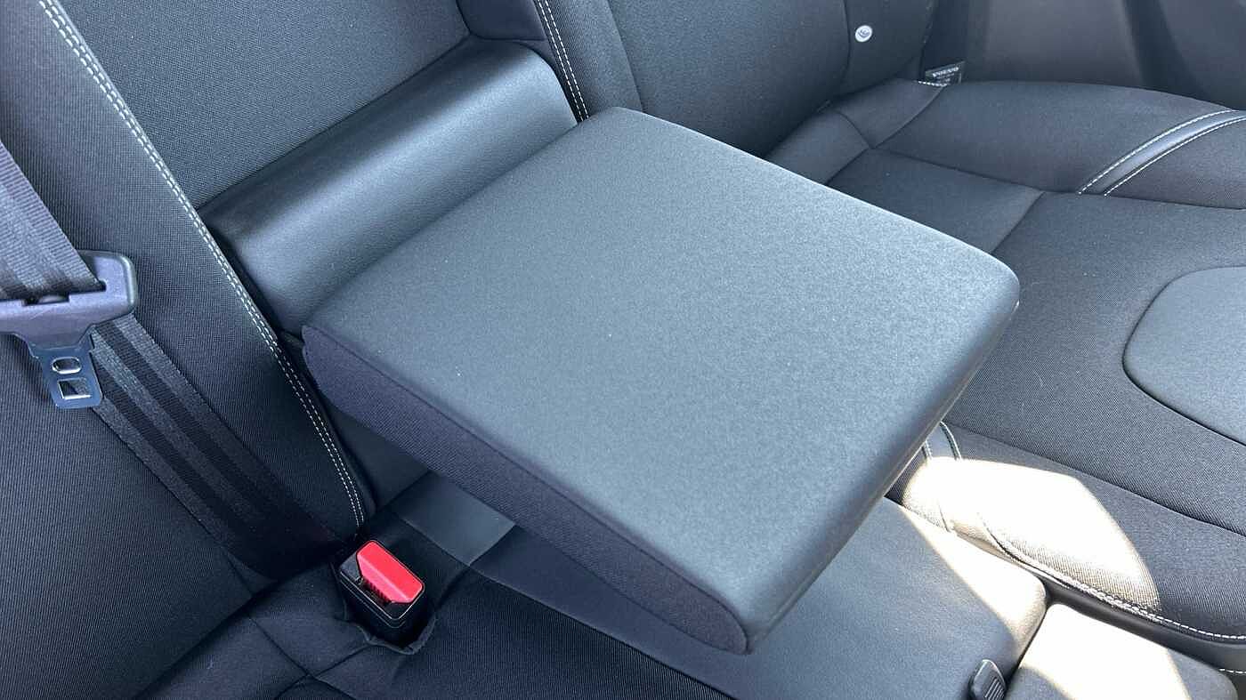 Volvo V40 D2 Momentum Manual (Winter Pack, Front Park Assist, 1 Owner)