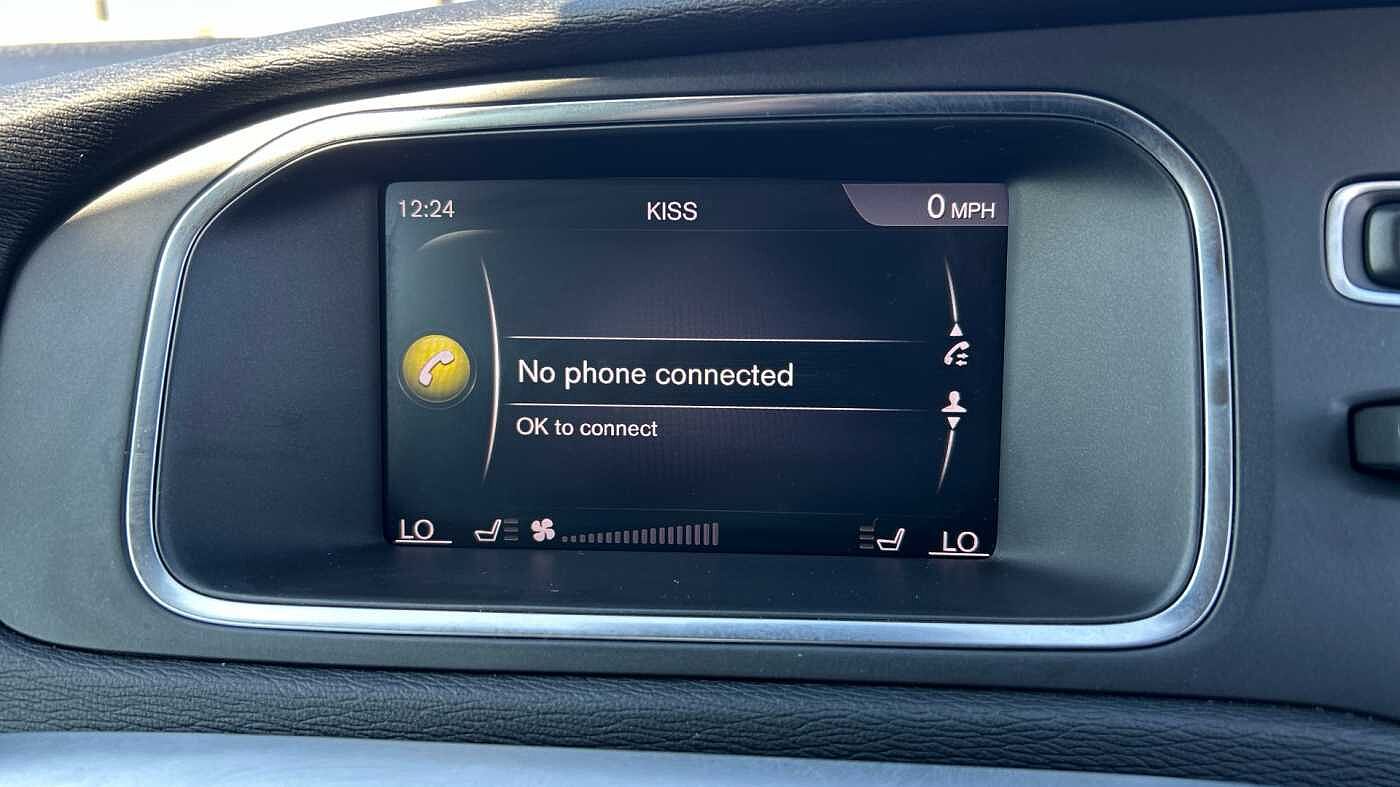 Volvo V40 D2 Momentum Manual (Winter Pack, Front Park Assist, 1 Owner)