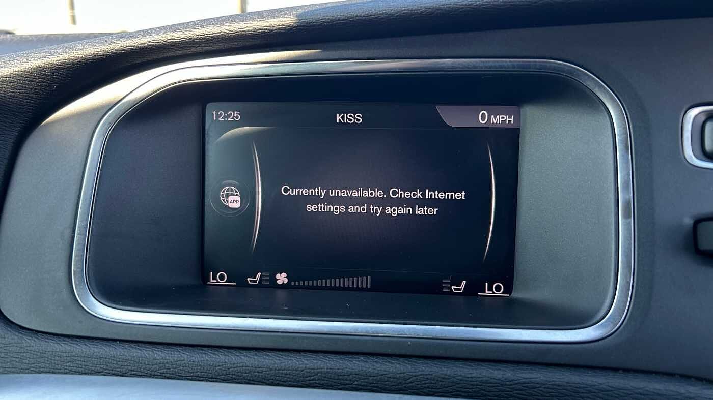 Volvo V40 D2 Momentum Manual (Winter Pack, Front Park Assist, 1 Owner)