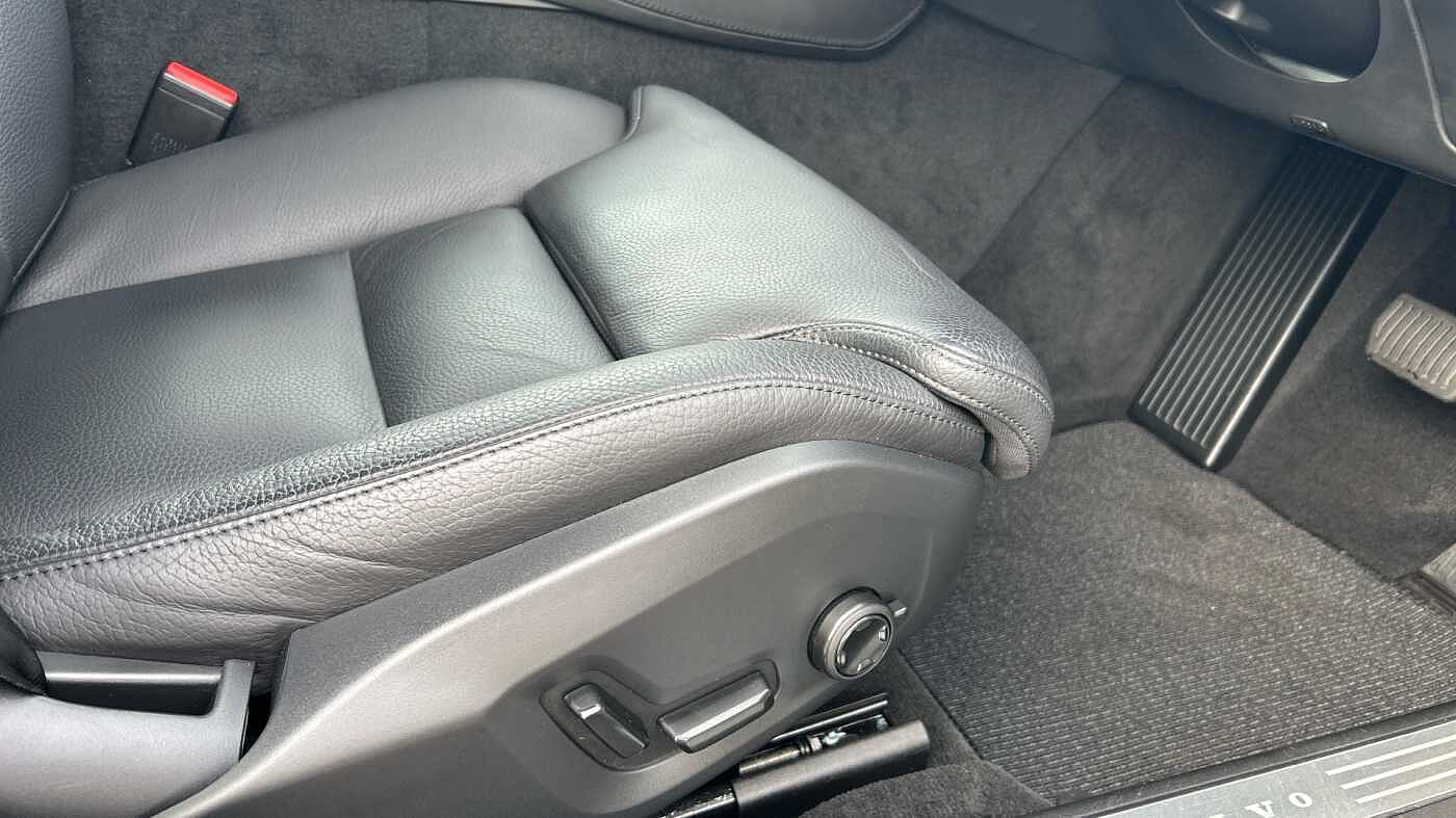 Volvo V90 Cross Country Plus, B5 AWD mild hybrid, Petrol (Very Rare Car, Fantastic Condition)