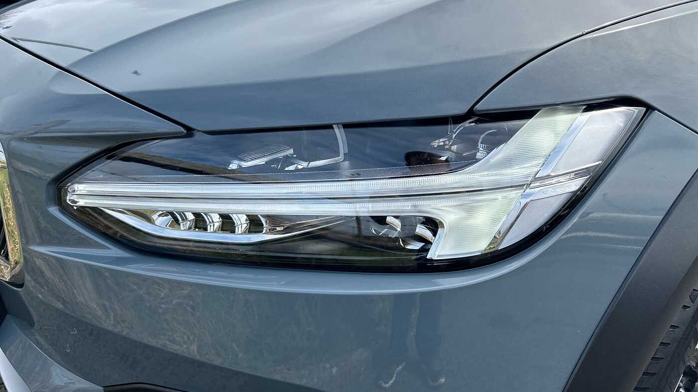 Volvo V90 Cross Country Plus, B5 AWD mild hybrid, Petrol (Very Rare Car, Fantastic Condition)