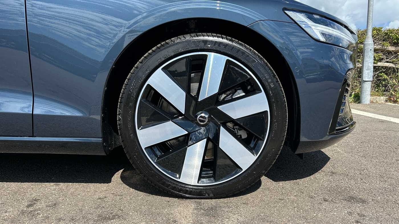 Volvo V60 Ultra, T8 AWD Plug-in hybrid, Electric/Petrol, Dark (Ex Demo, Under 200 Miles)