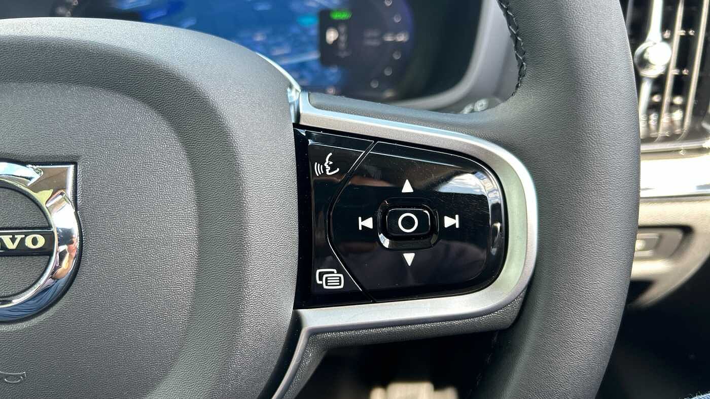 Volvo V60 Ultra, T8 AWD Plug-in hybrid, Electric/Petrol, Dark (Ex Demo, Under 200 Miles)
