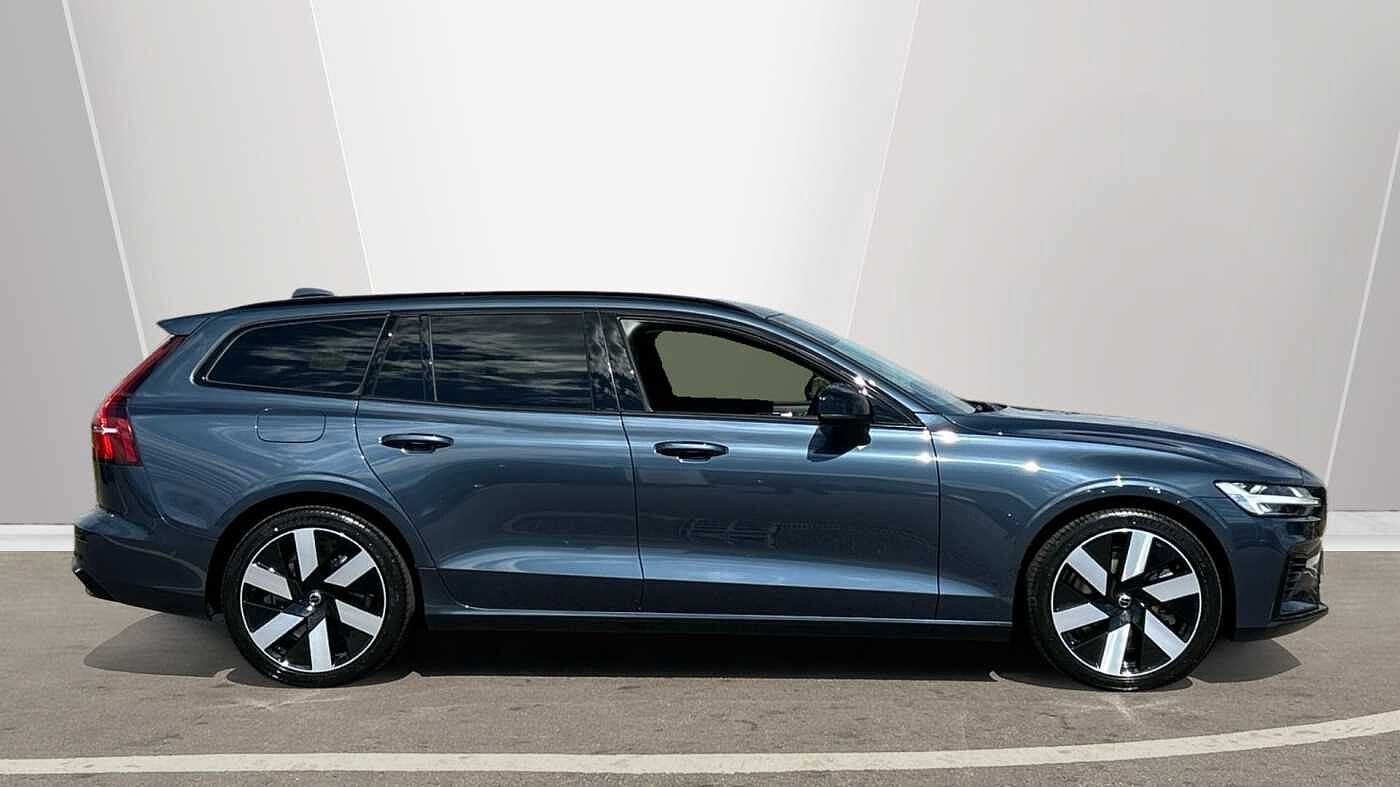 Volvo V60 Ultra, T8 AWD Plug-in hybrid, Electric/Petrol, Dark (Ex Demo, Under 200 Miles)
