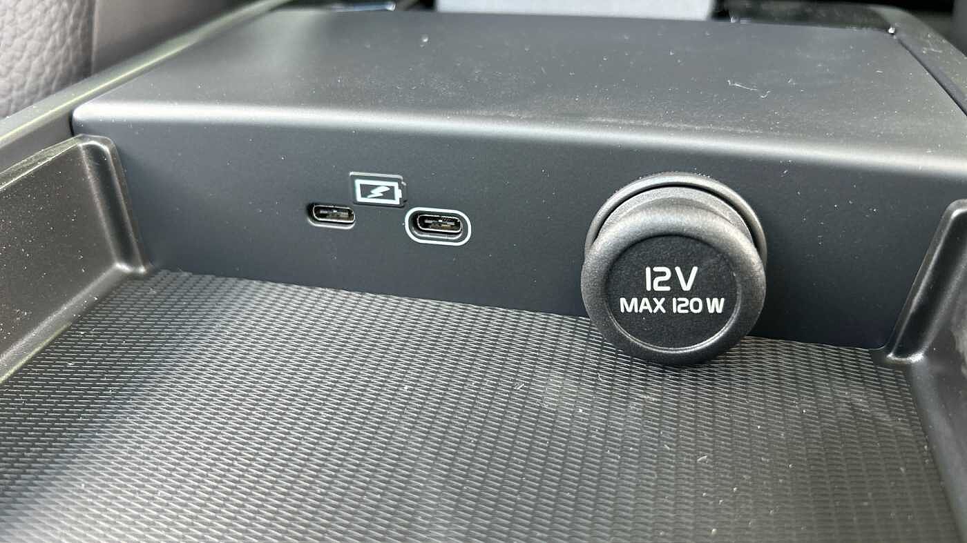 Volvo V60 Ultra, T8 AWD Plug-in hybrid, Electric/Petrol, Dark (Ex Demo, Under 200 Miles)