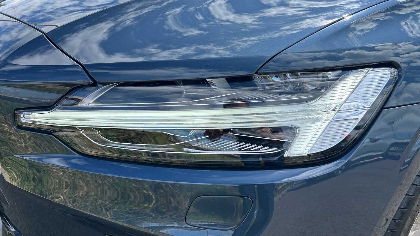 Volvo V60 Ultra, T8 AWD Plug-in hybrid, Electric/Petrol, Dark (Ex Demo, Under 200 Miles)