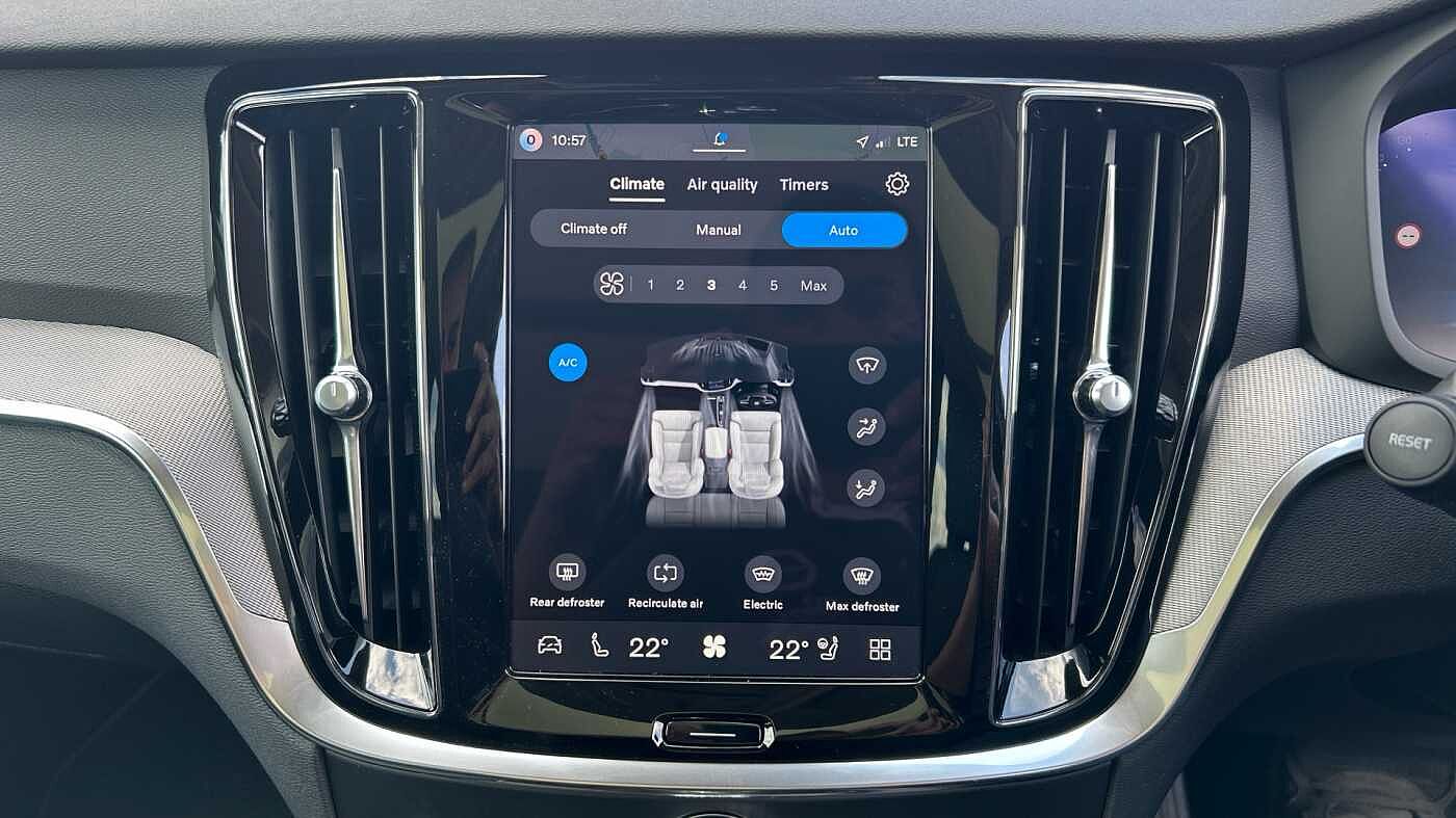 Volvo V60 Ultra, T8 AWD Plug-in hybrid, Electric/Petrol, Dark (Ex Demo, Under 200 Miles)