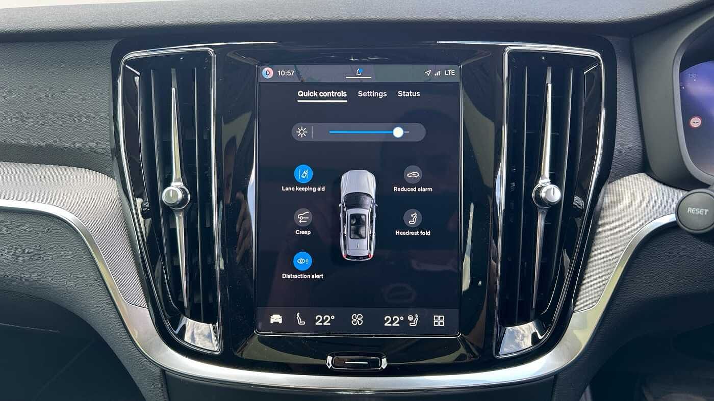 Volvo V60 Ultra, T8 AWD Plug-in hybrid, Electric/Petrol, Dark (Ex Demo, Under 200 Miles)