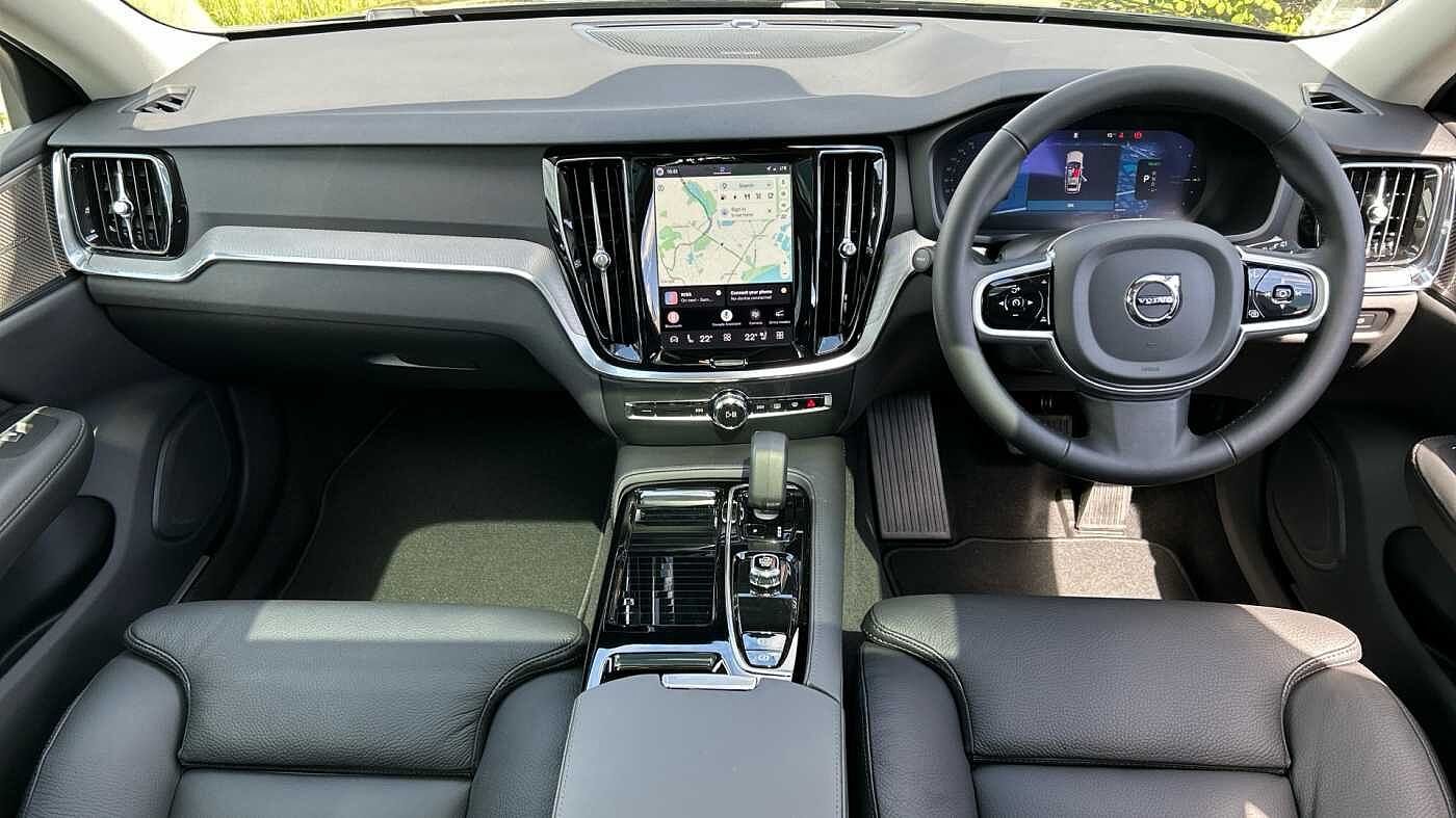 Volvo V60 Ultra, T8 AWD Plug-in hybrid, Electric/Petrol, Dark (Ex Demo, Under 200 Miles)