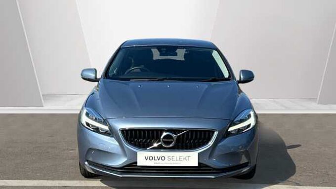 Volvo V40 D2 Momentum Manual (Winter Pack, Front Park Assist, 1 Owner)