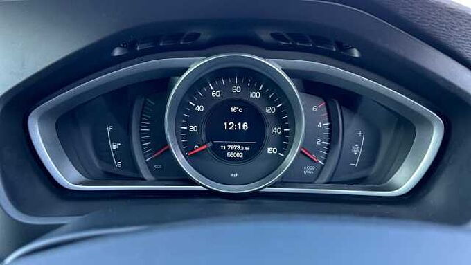 Volvo V40 D2 Momentum Manual (Winter Pack, Front Park Assist, 1 Owner)