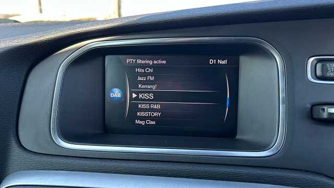 Volvo V40 D2 Momentum Manual (Winter Pack, Front Park Assist, 1 Owner)