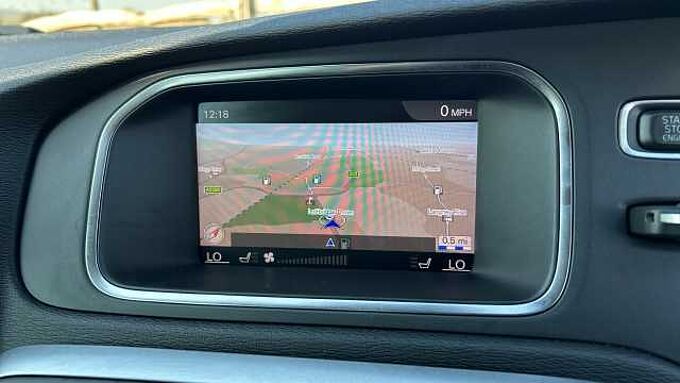 Volvo V40 D2 Momentum Manual (Winter Pack, Front Park Assist, 1 Owner)