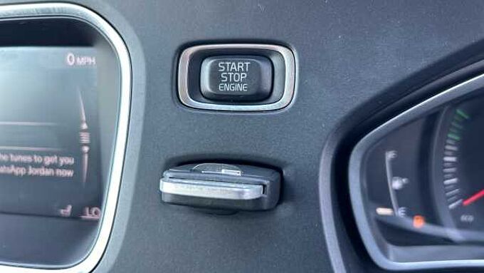 Volvo V40 D2 Momentum Manual (Winter Pack, Front Park Assist, 1 Owner)