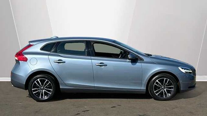 Volvo V40 D2 Momentum Manual (Winter Pack, Front Park Assist, 1 Owner)