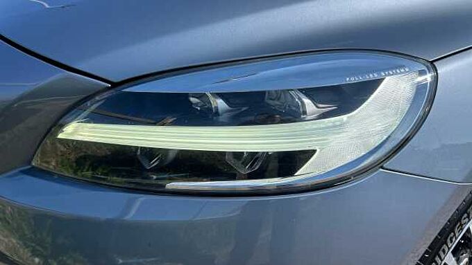 Volvo V40 D2 Momentum Manual (Winter Pack, Front Park Assist, 1 Owner)