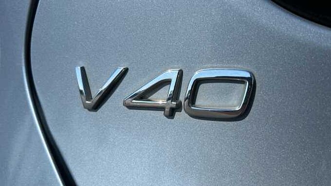 Volvo V40 D2 Momentum Manual (Winter Pack, Front Park Assist, 1 Owner)