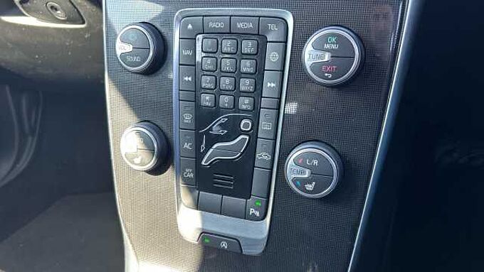 Volvo V40 D2 Momentum Manual (Winter Pack, Front Park Assist, 1 Owner)