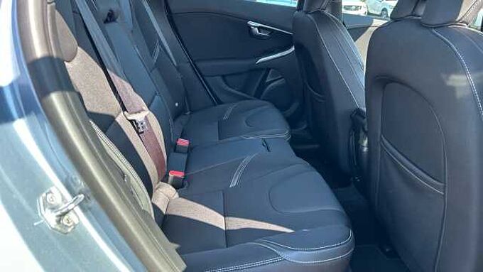 Volvo V40 D2 Momentum Manual (Winter Pack, Front Park Assist, 1 Owner)