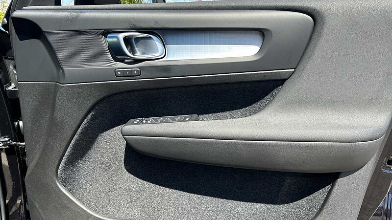 Volvo XC40 Plus, B3 Mild hybrid, Petrol, Dark (360 Camera, Tempa Spare, Dark Tints)