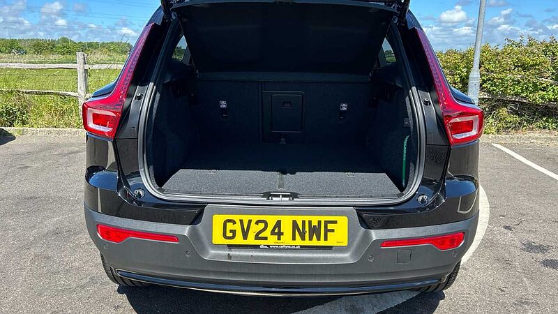 Volvo XC40 Plus, B3 Mild hybrid, Petrol, Dark (360 Camera, Tempa Spare, Dark Tints)