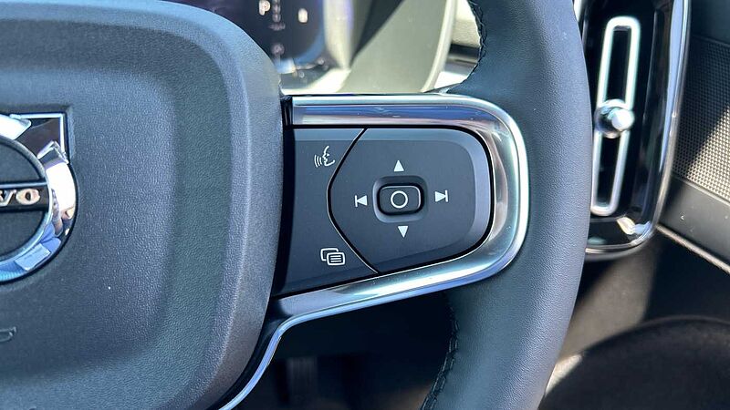 Volvo XC40 Plus, B3 Mild hybrid, Petrol, Dark (360 Camera, Tempa Spare, Dark Tints)