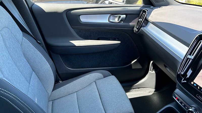 Volvo XC40 Plus, B3 Mild hybrid, Petrol, Dark (360 Camera, Tempa Spare, Dark Tints)