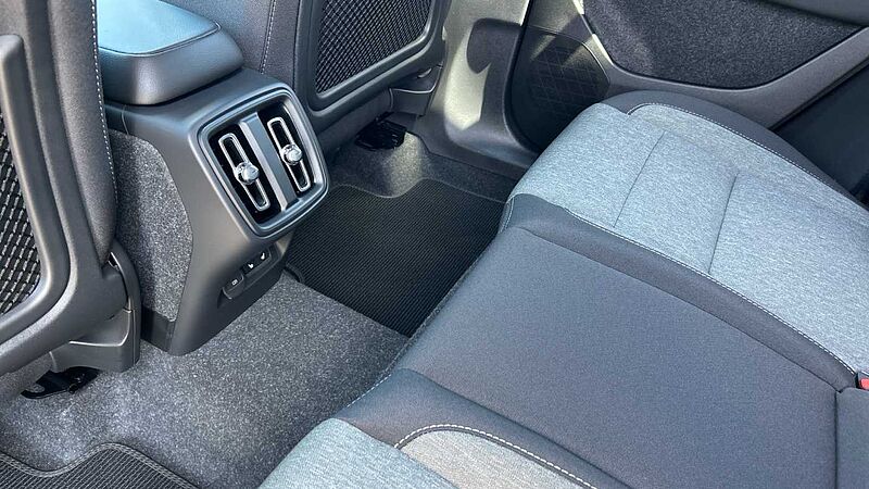 Volvo XC40 Plus, B3 Mild hybrid, Petrol, Dark (360 Camera, Tempa Spare, Dark Tints)