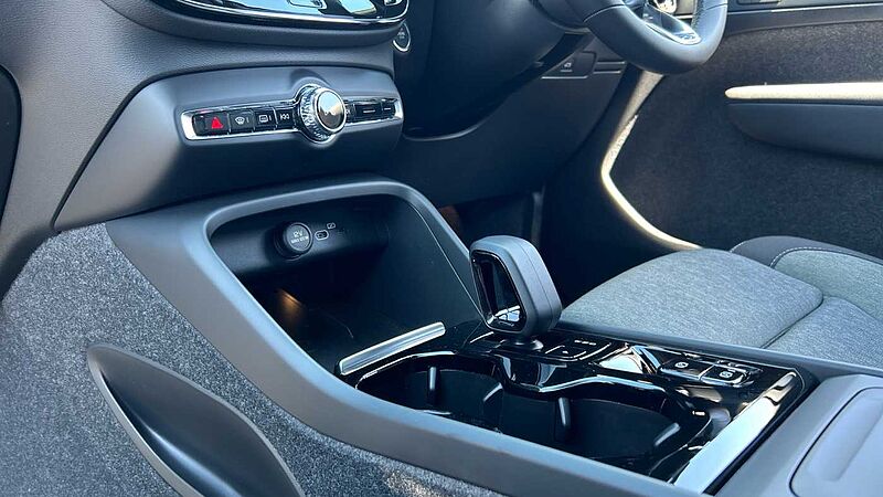 Volvo XC40 Plus, B3 Mild hybrid, Petrol, Dark (360 Camera, Tempa Spare, Dark Tints)