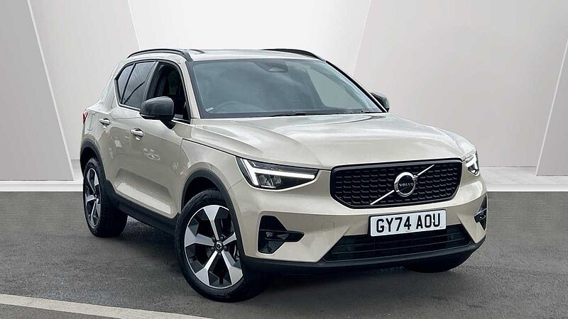 Volvo XC40 Plus, B3 Mild hybrid, Petrol, Dark (EX-DEMONSTRATOR- Heated Seats, Camera)