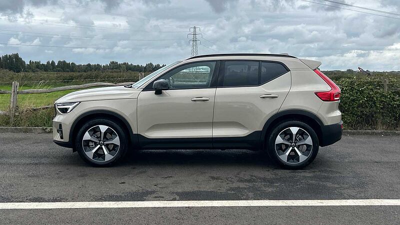 Volvo XC40 Plus, B3 Mild hybrid, Petrol, Dark (EX-DEMONSTRATOR- Heated Seats, Camera)