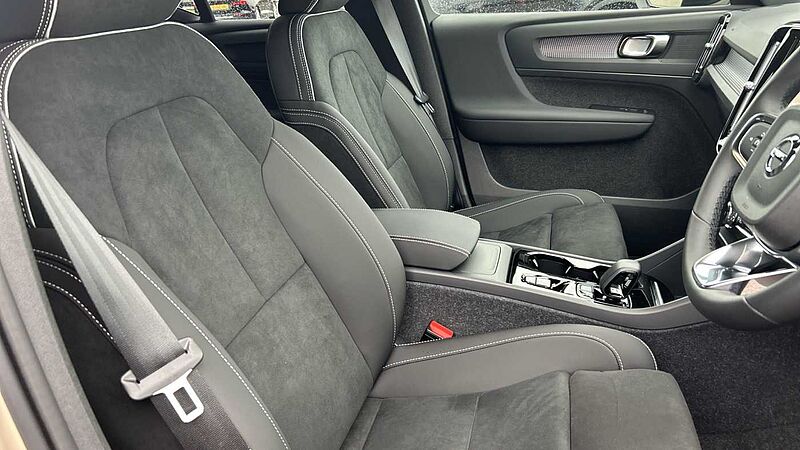Volvo XC40 Plus, B3 Mild hybrid, Petrol, Dark (EX-DEMONSTRATOR- Heated Seats, Camera)