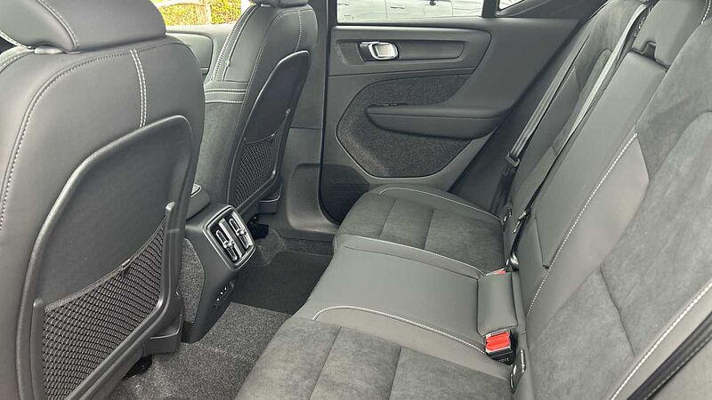 Volvo XC40 Plus, B3 Mild hybrid, Petrol, Dark (EX-DEMONSTRATOR- Heated Seats, Camera)