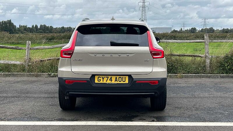 Volvo XC40 Plus, B3 Mild hybrid, Petrol, Dark (EX-DEMONSTRATOR- Heated Seats, Camera)